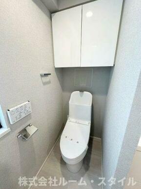 温水洗浄便座完備のトイレスペース。ついゆっくりしてしまう広さです。