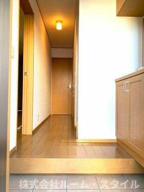 スッキリとしたシンプルイズベストな玄関スペース