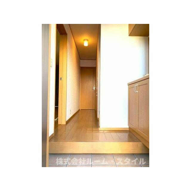 スッキリとしたシンプルイズベストな玄関スペース