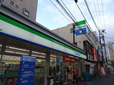 ファミリーマート新丸子駅西口店