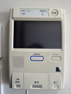 「モニター付きインターホン」オートロック付きマンションです。