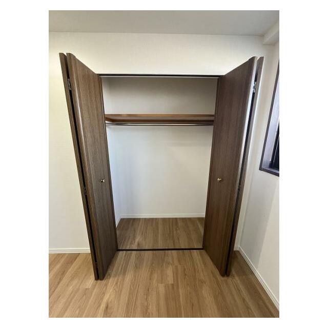 「洋室約5帖」収納の様子です。