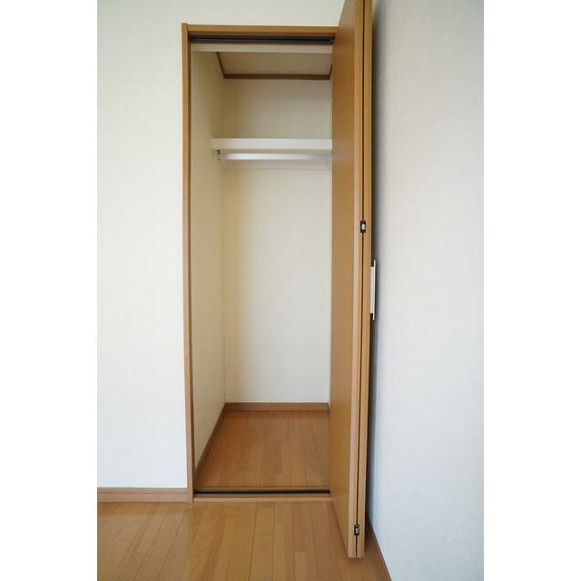 収納はクローゼット仕様なので、整理整頓はかどります☆