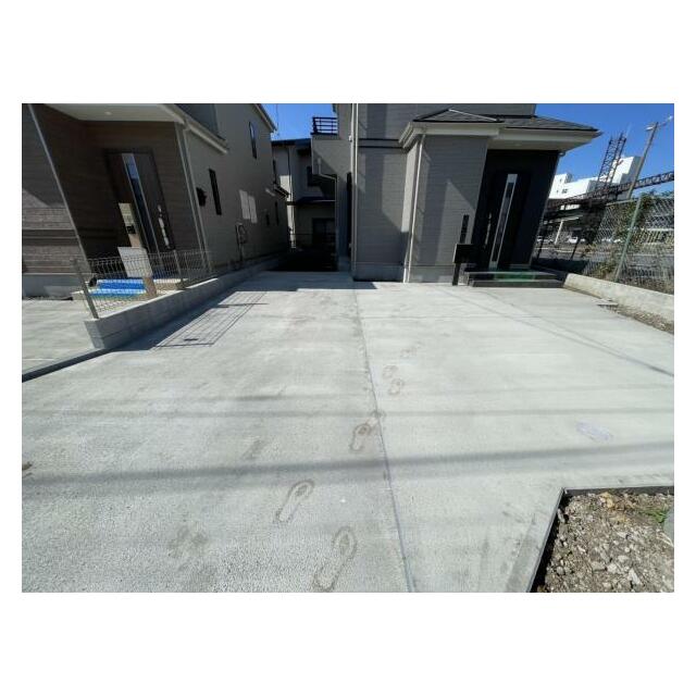 カースペース2台！並列駐車もできます♪