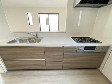 空間を隔てないカウンターキッチンはリビングにいる家族と会話がしやすい仕様＾＾