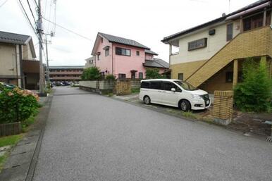 東側約6M公道。車の出し入れもスムーズに行えますね＾＾