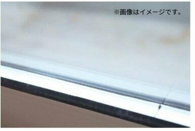 窓ガラスが二重になっているため、断熱性能が高く、結露しにくい構造です。