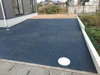 家族のお出かけや送迎、毎日のお買い物に車と駐車場は欠かせません