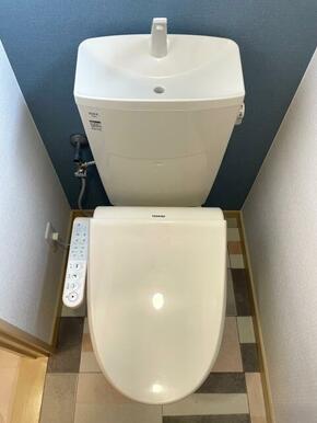 トイレ本体交換、合わせてウォシュレット新設しました。