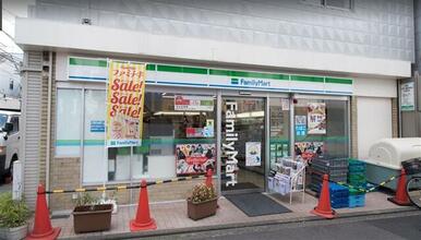 ファミリーマート　妙蓮寺駅前店