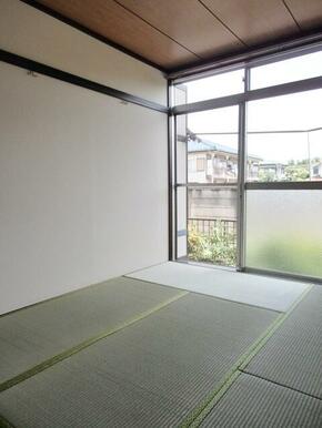 ６帖の和室に押入れ一間あります！