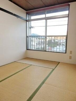 ２階明るいお部屋です！！