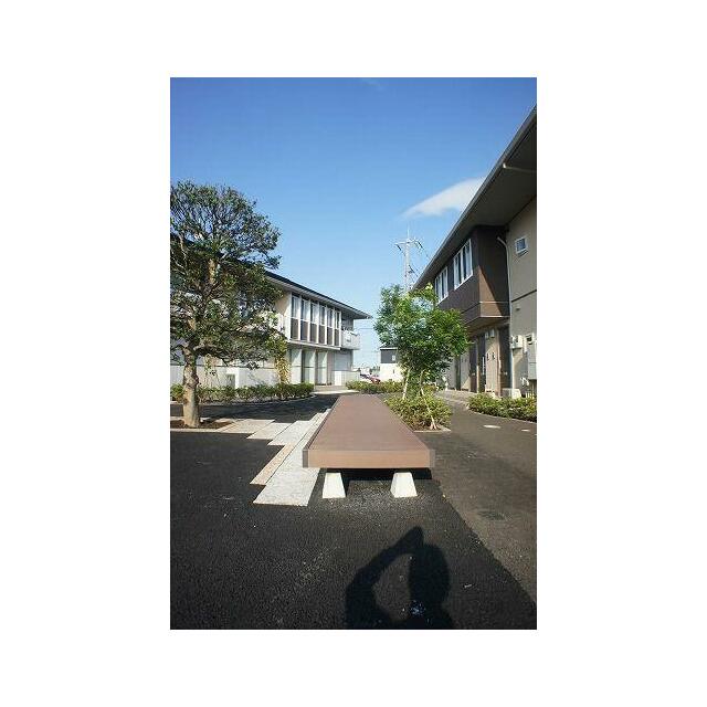 憩いのひと時の為のベンチ。