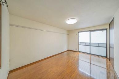 収納付きの洋室です。