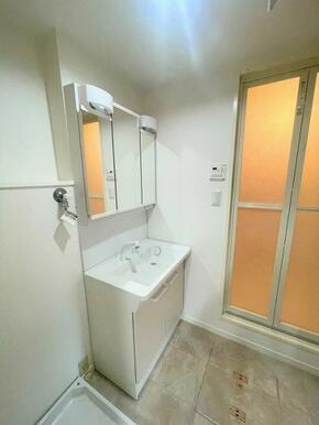「洗面所」新品の洗面所です