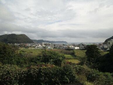 ２階からは緑と海に囲まれた天津の街並みが一望できます♪