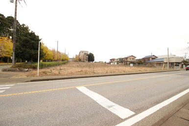 八街高校の入口横ですね