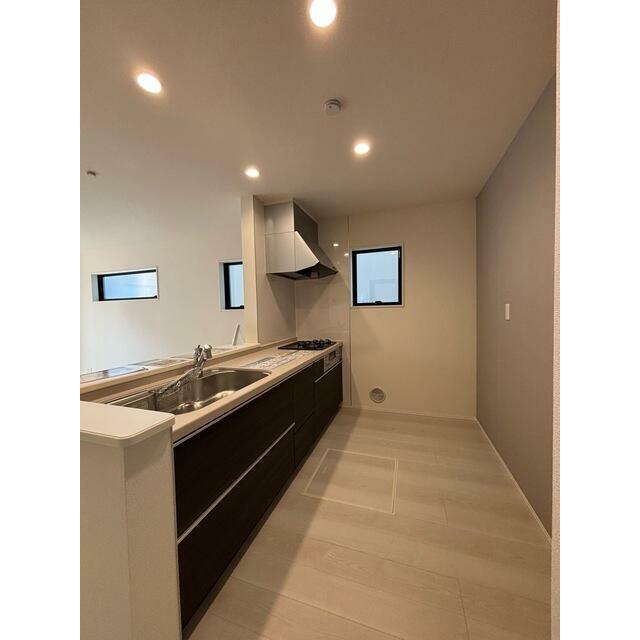 トントンと野菜を刻む音が聞こえてきたり、いい香りが漂ってきそう（2号棟）