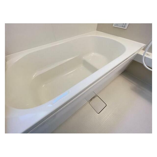 ゆったりと浸かれる1坪風呂を採用！1日の疲れを癒してくれる浴室は窓のある開放的な空間＾＾