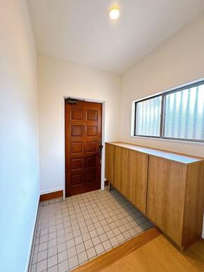 「玄関」靴箱を設置しております