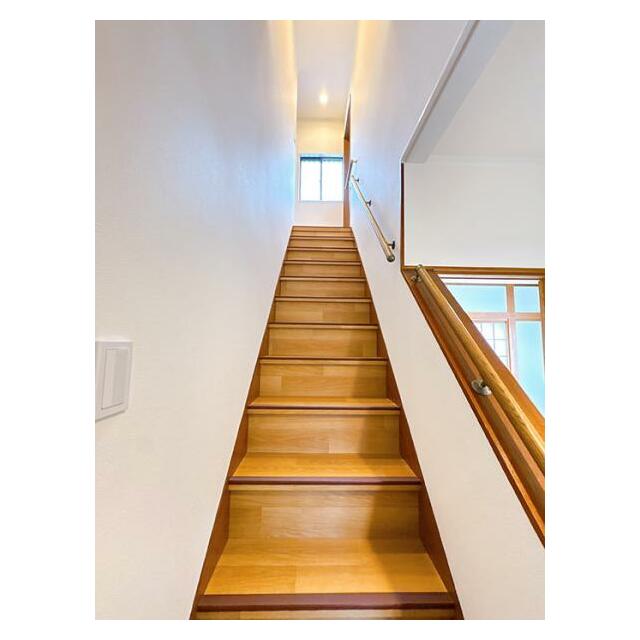 「階段」手すりがついております