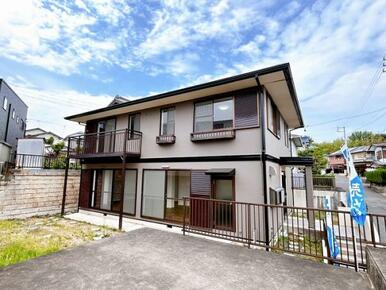 「外観」別角度写真です。南側がお庭で開けているため、採光良好な住宅です。