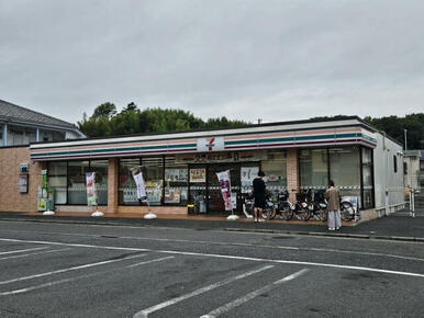 セブンイレブン　横浜新吉田東3丁目店