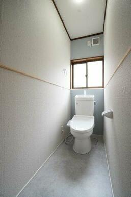 トイレも新品に交換！クロス・床の張替えも行い、清潔感のあるスッキリとした空間に♪