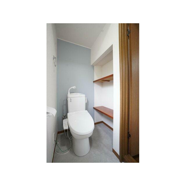 トイレも新品に交換！クロス・床の張替えも行い、清潔感のあるスッキリとした空間に♪