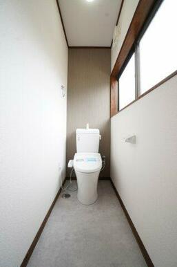 2階にもトイレあります！トイレ新品、クロス・床の張替え済みです！