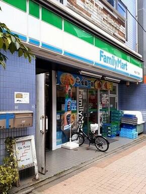 ファミリーマート駒込六丁目店