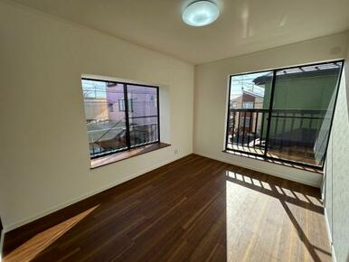 2階洋室6帖、別角度から