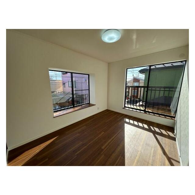 2階洋室6帖、別角度から