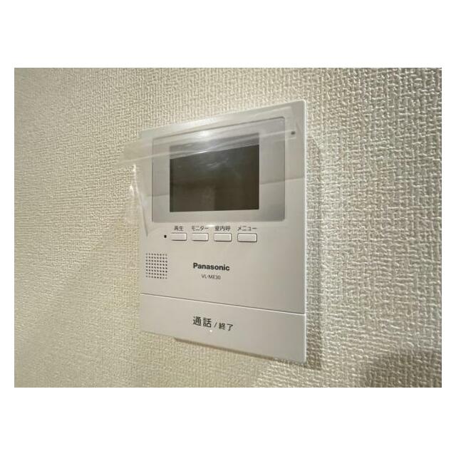 訪問者がひと目でわかるモニター付きインターホンを標準装備。お子さまのお留守番にも安心です