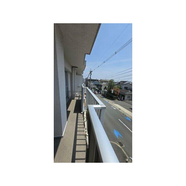 開放的で明るい空間を演出してくれるバルコニーです