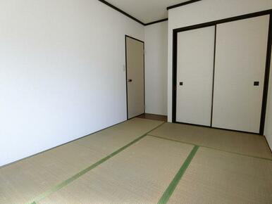 和室も窓が２か所あるので日がよく入ります