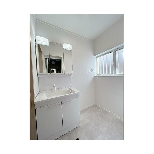 「脱衣所」窓がございます