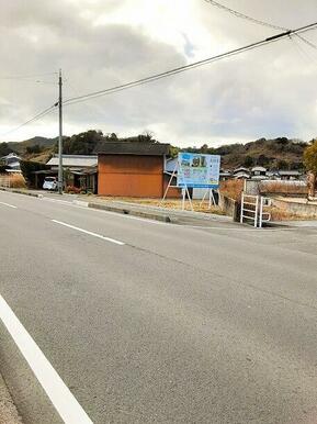 前面道路を含む現地の様子