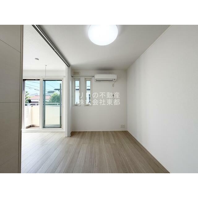 明るい色合いのフローリング(♪)優しい雰囲気の室内です☆