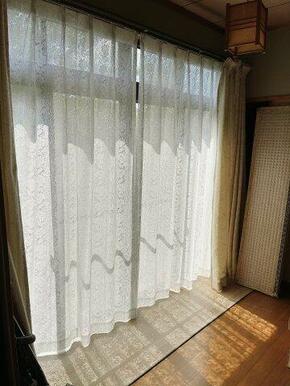 日当たりのよいリビング横の縁側。