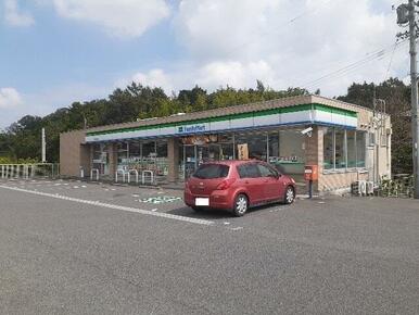 ファミリーマート東員町鳥取店