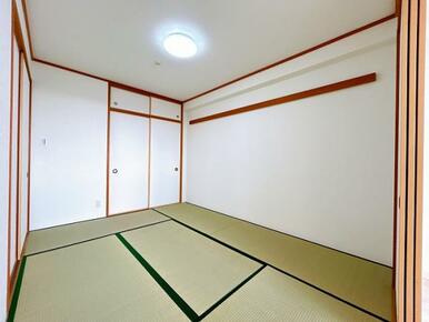 「和室約6帖」クロス張替え、畳表側済み