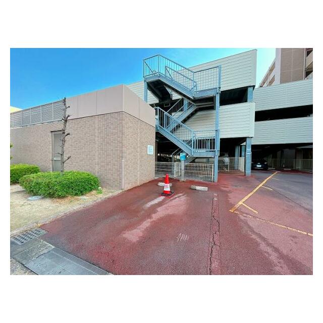 「洗車場」10分10円で水栓が使用できます。