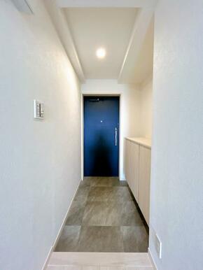 「玄関」クロス、靴箱交換済み。