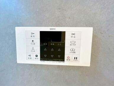 「設備」給湯器パネルの写真です。新品交換済み。