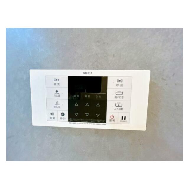 「設備」給湯器パネルの写真です。新品交換済み。