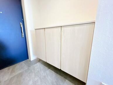 「玄関」靴箱新品交換済み。