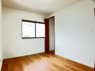 「洋室」約6帖の洋室です。