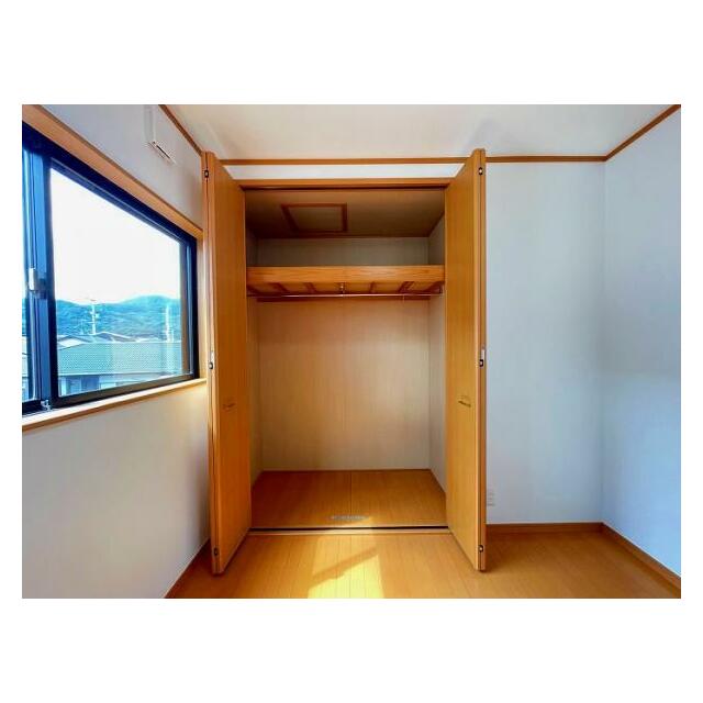 南側4.5帖洋室収納