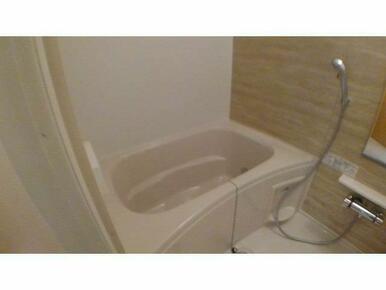 日々の疲れを癒すお風呂付です